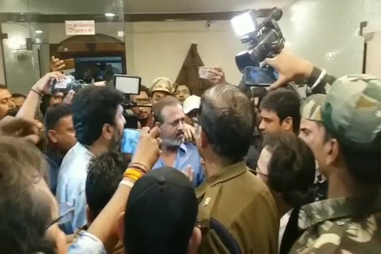 इंदौर में मीडिया की आजादी का गला घोंटा