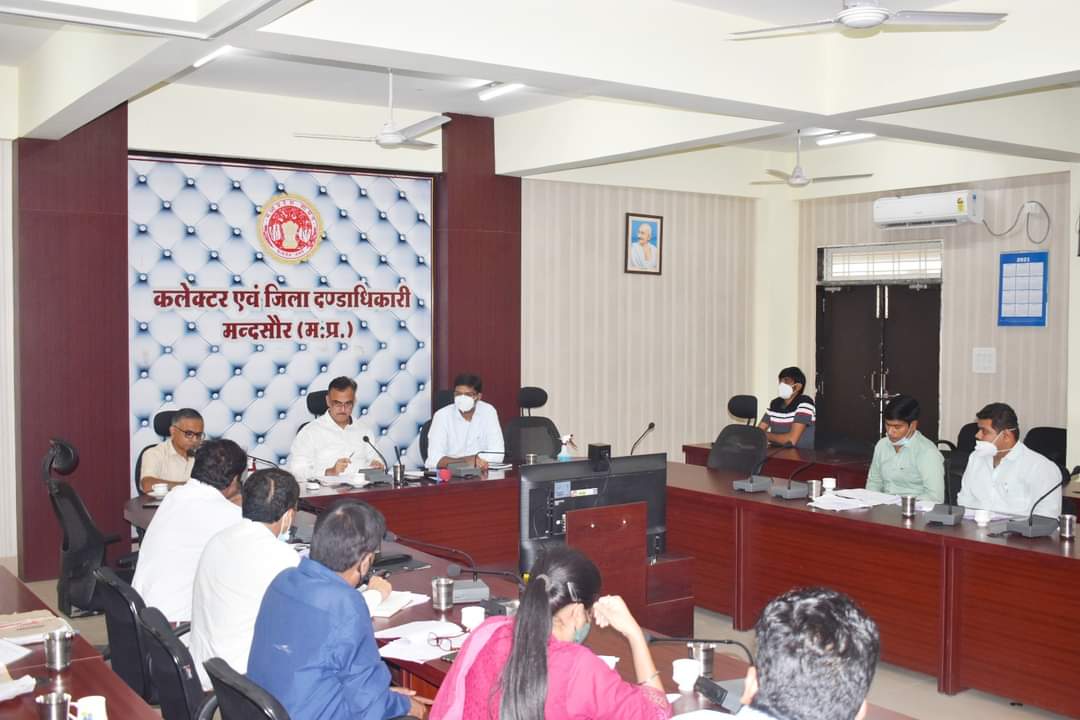 जिले के सभी हाथ ठेले वालों को प्रधानमंत्री स्वनिधि योजना में लोन प्रदान करें