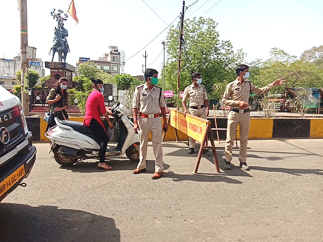 आज प्रशासन ने चलाया महा लॉक डाउन अभियान