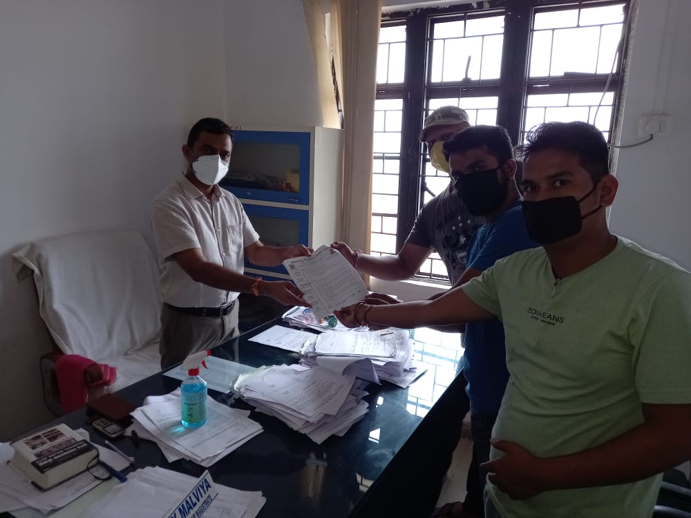 अखिल भारतीय ग्राहक पंचायत दलोदा इकाई ने नवरात्रि से आने वाले सभी त्योहारों को हर्षोल्लास मनाने की अनुमति की मांग का सौंपा ज्ञापन।