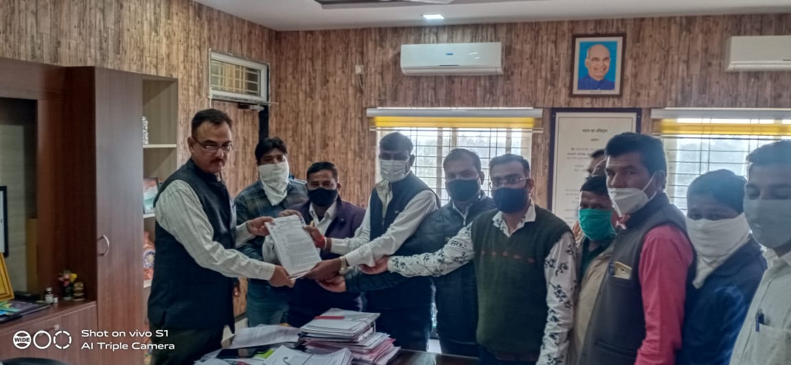 अजाक्स द्वारा प्रमोशन में आरक्षण को लेकर दिया ज्ञापन..