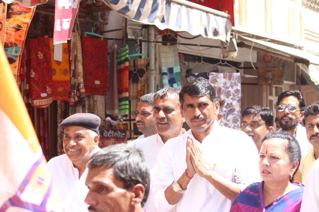 सीपीएस पद्धति जबरन थौंपने के विरोध में अफीम किसानों का हल्ला बोल, 7 घंटे चले प्रदर्शन में रैली, सभा, धरना, घेराव, ज्ञापन, पुतला दहन हुआ, डीएनसी से हुई किसान नेताओं की बहस