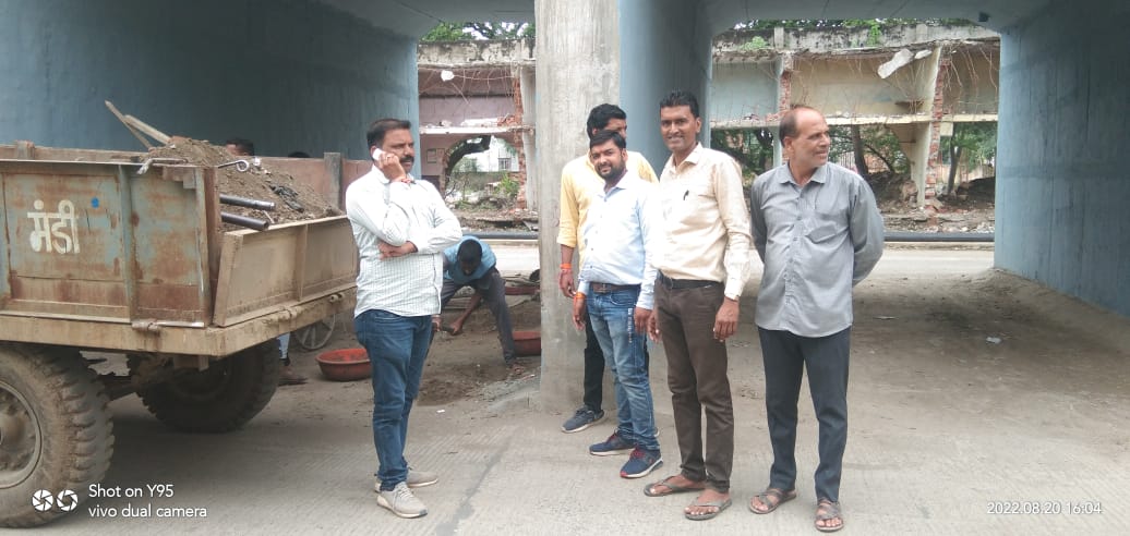 नगर परिषद द्वारा आज स्वच्छता सर्वेक्षण के तहत सफाई कर्मचारियों के साथ नगर में निकले नवनिर्वाचित अध्यक्ष प्रतिनिधि सुनील देवरिया