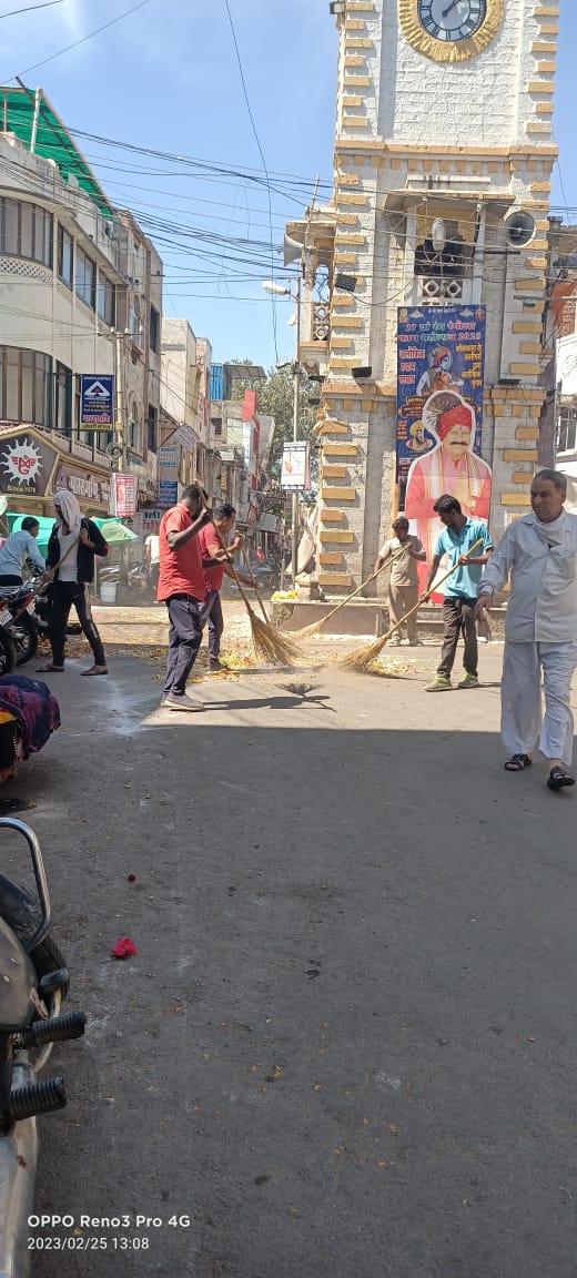  आगे-आगे विकास यात्रा, पीछे-पीछे स्वच्छता टीम- विकास यात्रा के साथ-साथ स्वच्छता अभियान भी चला
